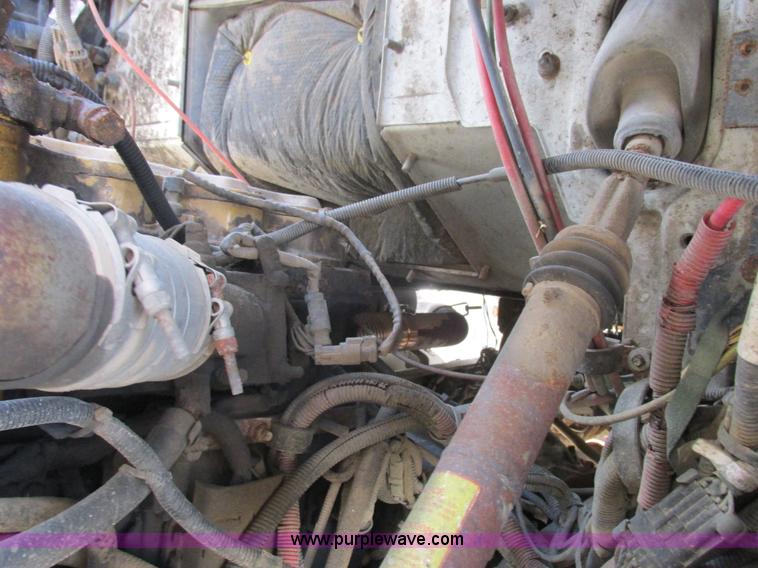 image for item H3257 2002 Sterling L8500 applicator truck