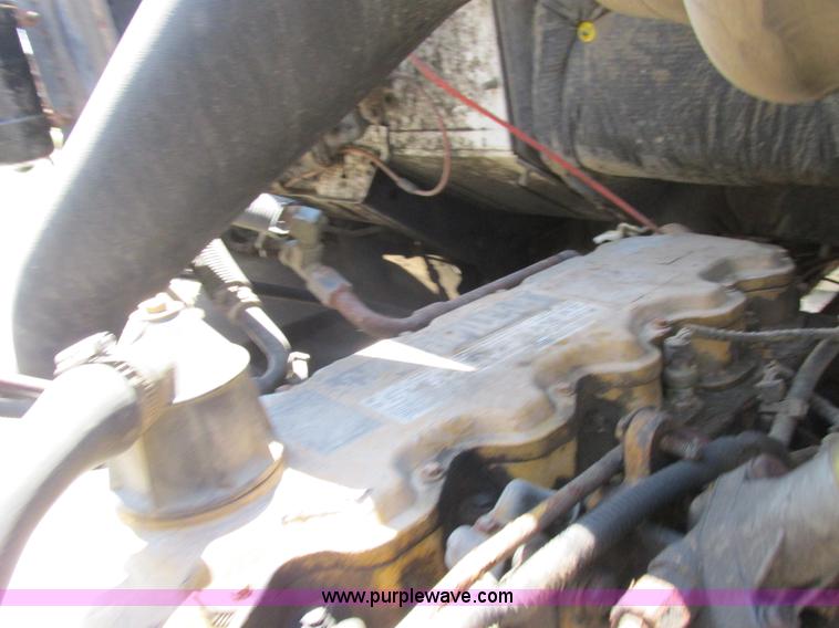 image for item H3257 2002 Sterling L8500 applicator truck