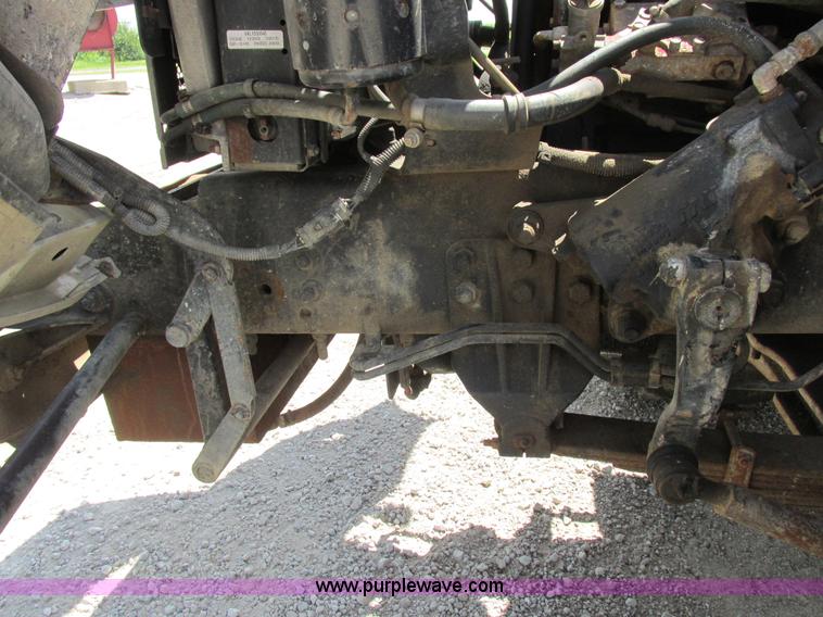 image for item H3257 2002 Sterling L8500 applicator truck