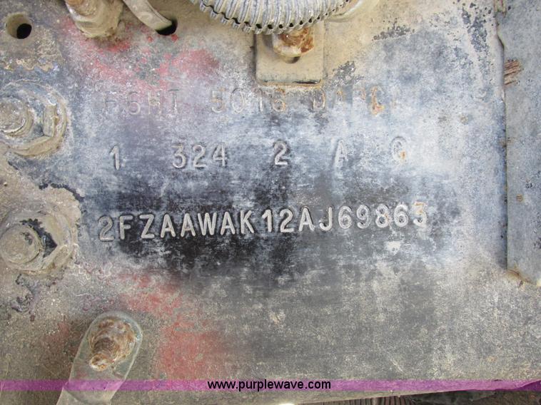 image for item H3257 2002 Sterling L8500 applicator truck