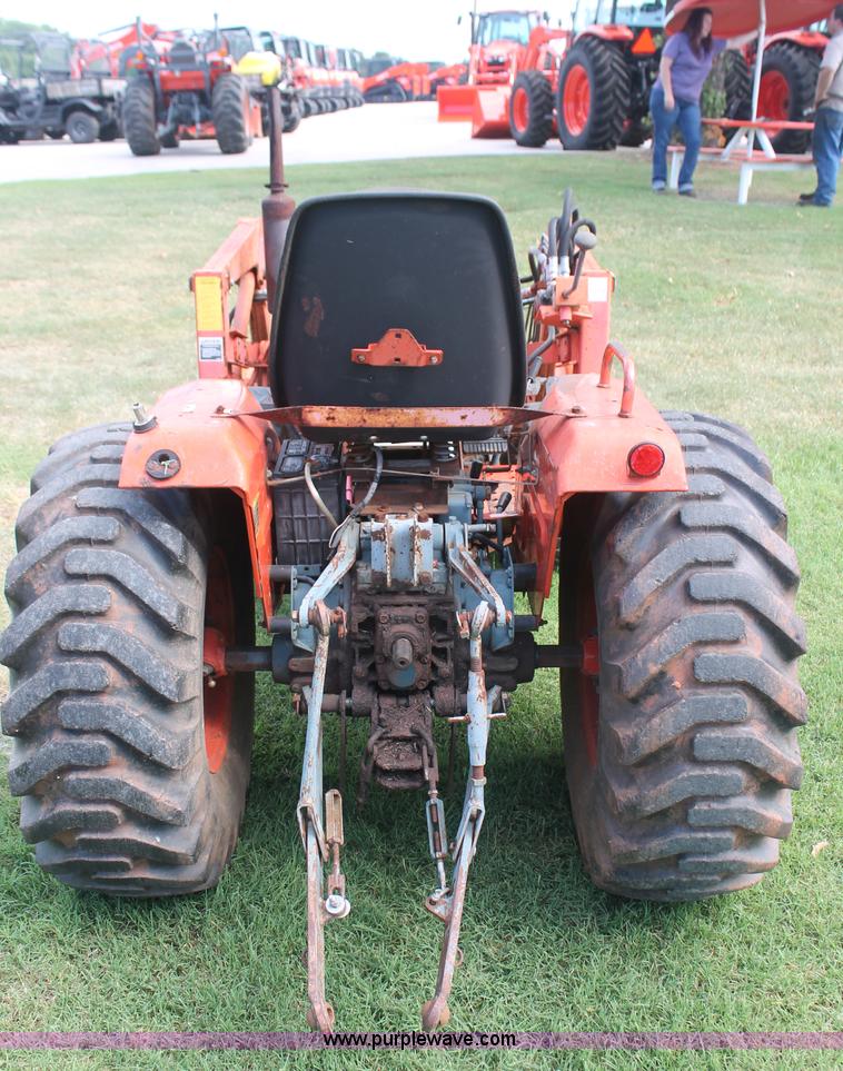 image for item H8148 1991 Kubota B1750HSD MFWD tractor