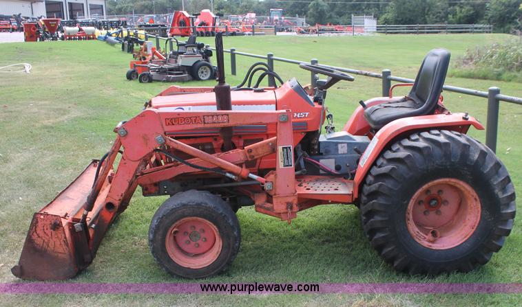 image for item H8148 1991 Kubota B1750HSD MFWD tractor