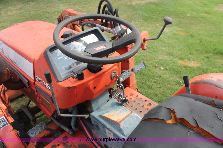 image for item H8148 1991 Kubota B1750HSD MFWD tractor