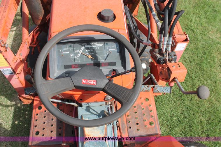 image for item H8148 1991 Kubota B1750HSD MFWD tractor