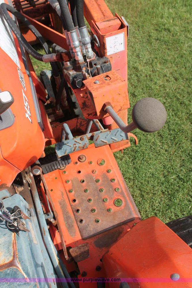 image for item H8148 1991 Kubota B1750HSD MFWD tractor