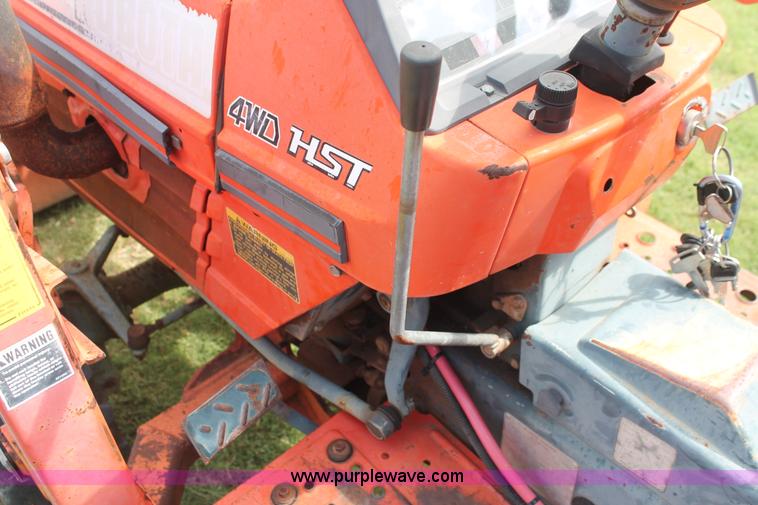 image for item H8148 1991 Kubota B1750HSD MFWD tractor