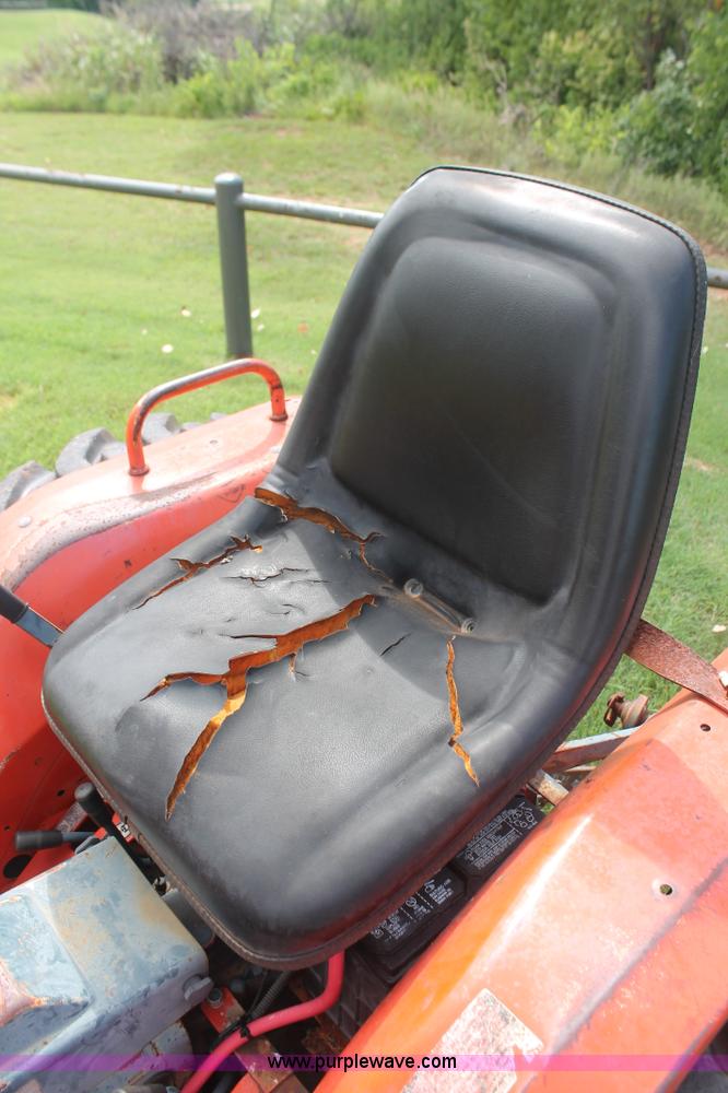 image for item H8148 1991 Kubota B1750HSD MFWD tractor