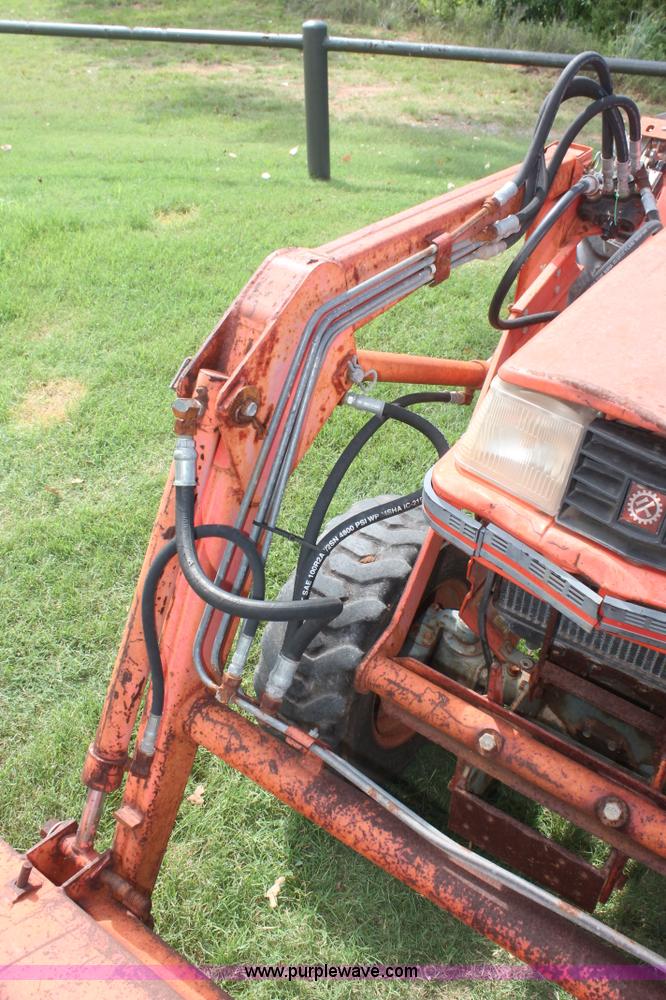image for item H8148 1991 Kubota B1750HSD MFWD tractor