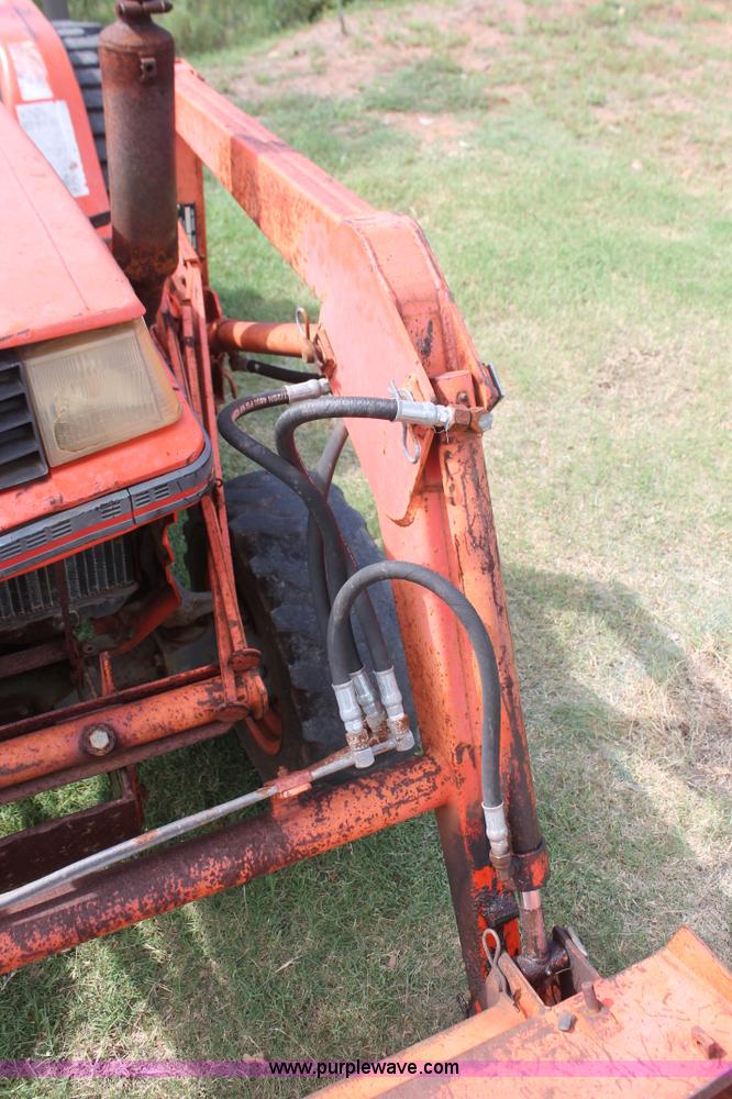 image for item H8148 1991 Kubota B1750HSD MFWD tractor