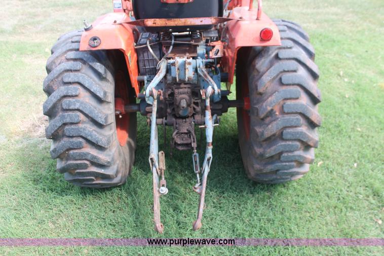 image for item H8148 1991 Kubota B1750HSD MFWD tractor