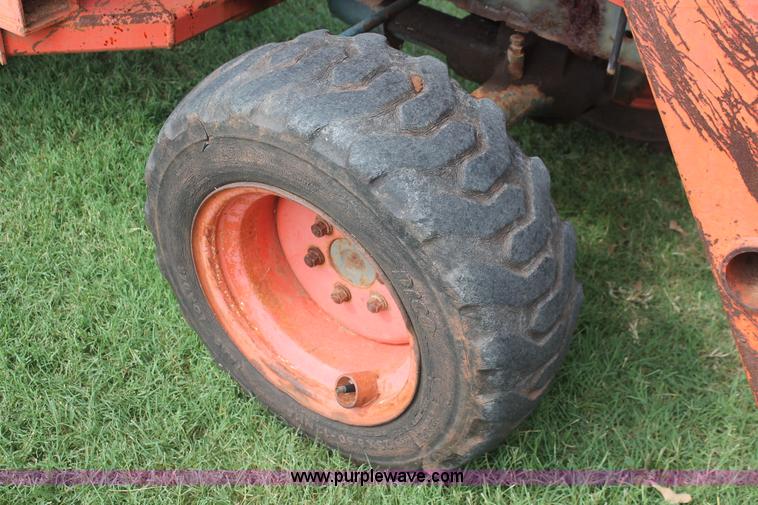 image for item H8148 1991 Kubota B1750HSD MFWD tractor