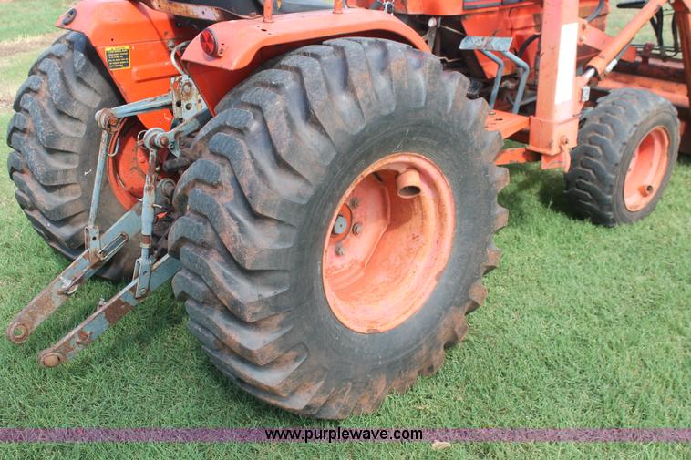 image for item H8148 1991 Kubota B1750HSD MFWD tractor