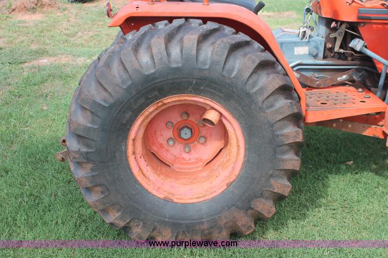 image for item H8148 1991 Kubota B1750HSD MFWD tractor