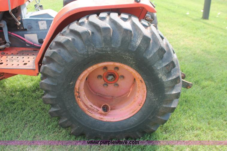 image for item H8148 1991 Kubota B1750HSD MFWD tractor