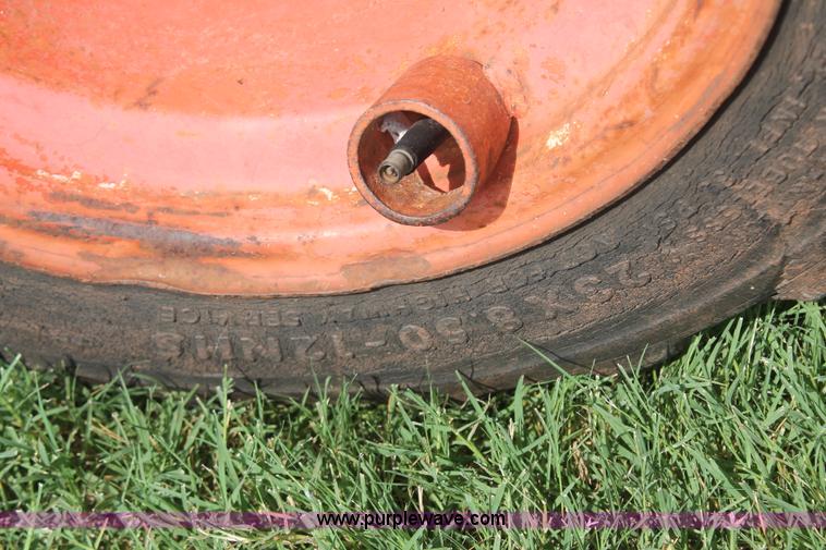 image for item H8148 1991 Kubota B1750HSD MFWD tractor