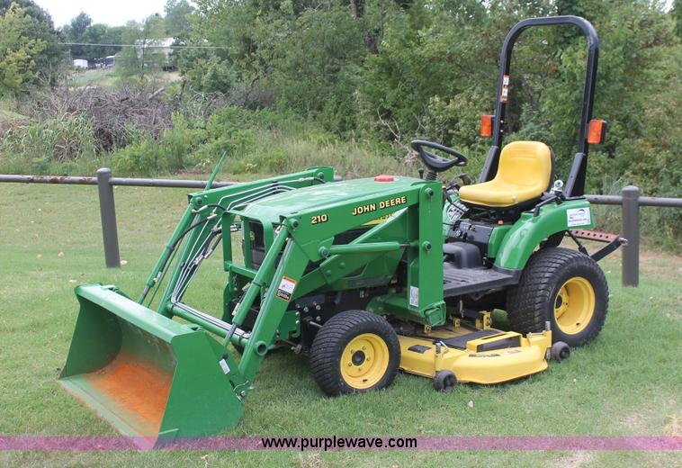 image for item H8151 2004 John Deere 2210 tractor