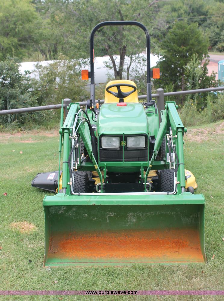 image for item H8151 2004 John Deere 2210 tractor