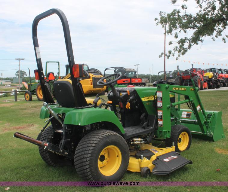 image for item H8151 2004 John Deere 2210 tractor