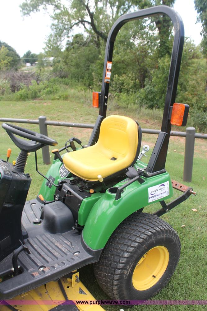image for item H8151 2004 John Deere 2210 tractor