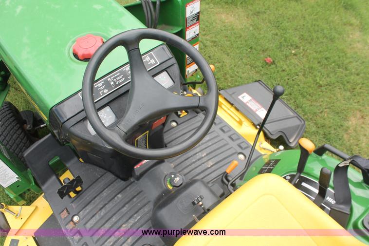 image for item H8151 2004 John Deere 2210 tractor