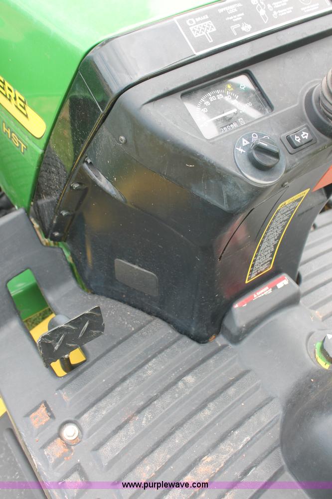 image for item H8151 2004 John Deere 2210 tractor