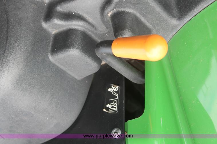 image for item H8151 2004 John Deere 2210 tractor