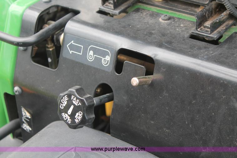 image for item H8151 2004 John Deere 2210 tractor