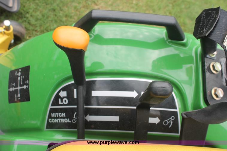 image for item H8151 2004 John Deere 2210 tractor