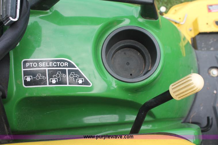 image for item H8151 2004 John Deere 2210 tractor