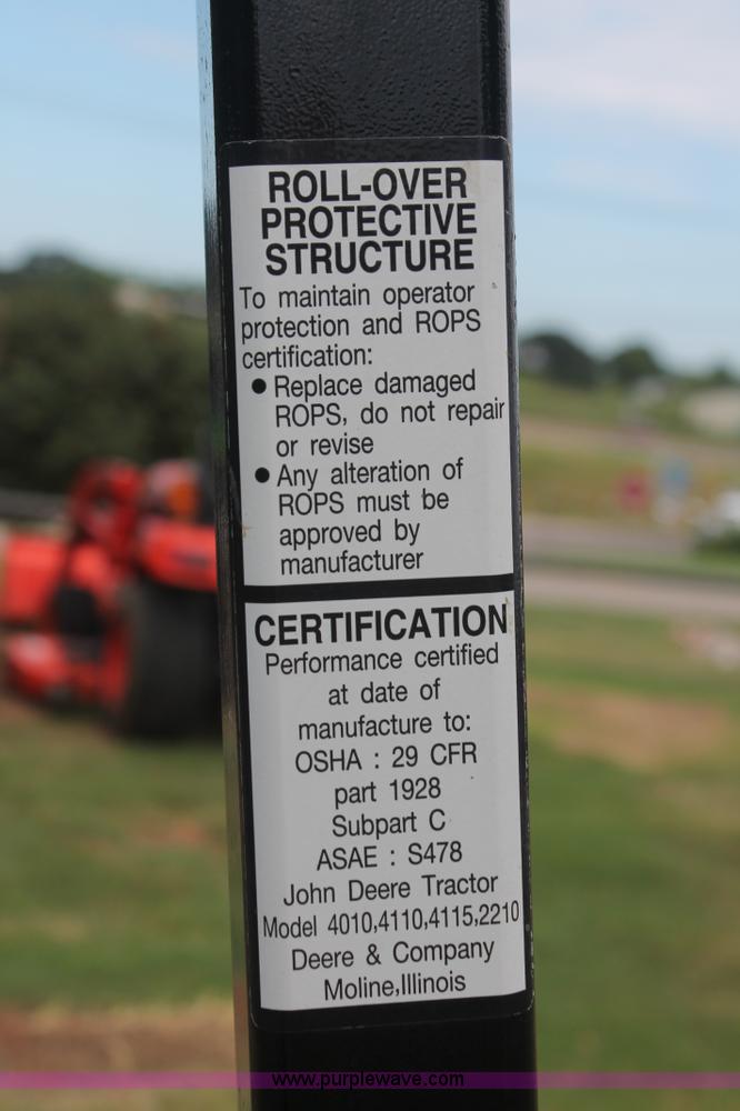 image for item H8151 2004 John Deere 2210 tractor