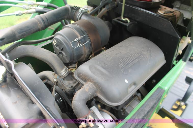 image for item H8151 2004 John Deere 2210 tractor
