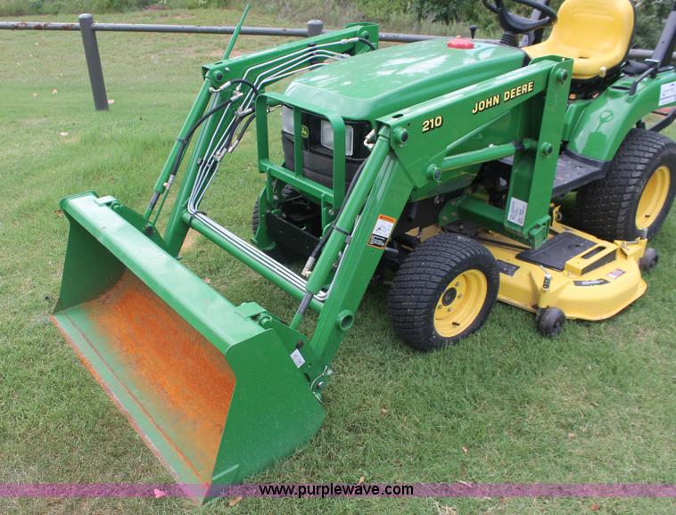image for item H8151 2004 John Deere 2210 tractor