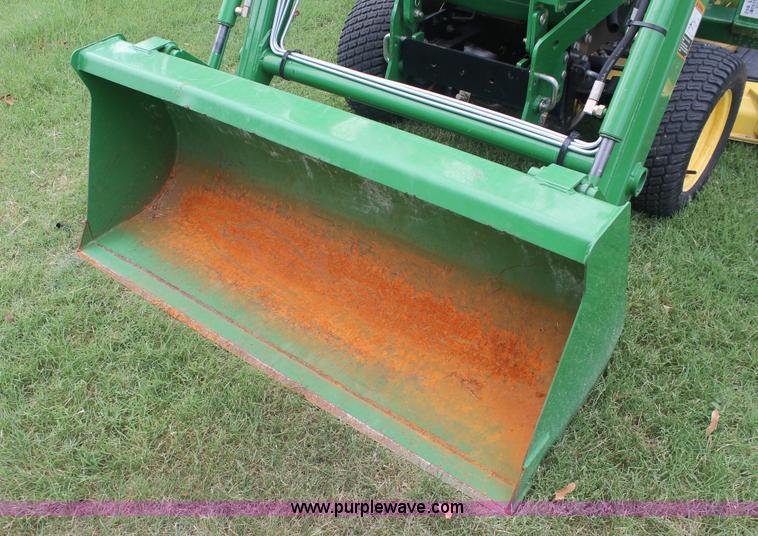 image for item H8151 2004 John Deere 2210 tractor