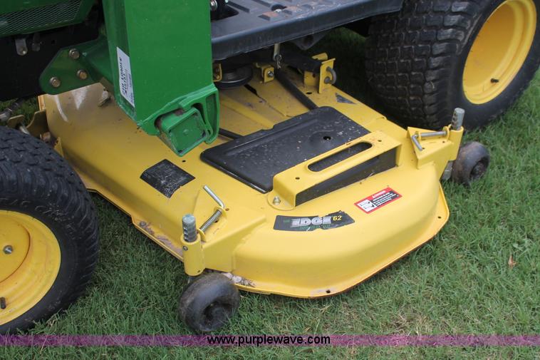 image for item H8151 2004 John Deere 2210 tractor