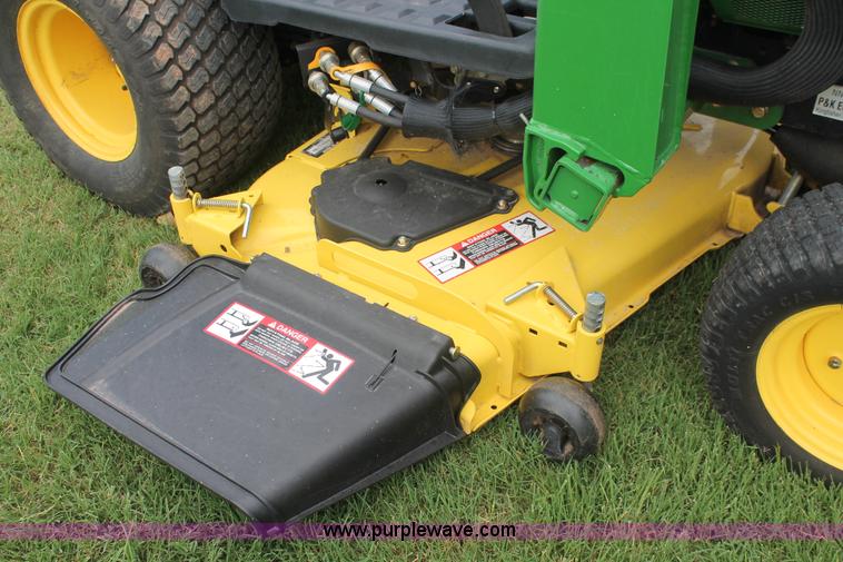 image for item H8151 2004 John Deere 2210 tractor