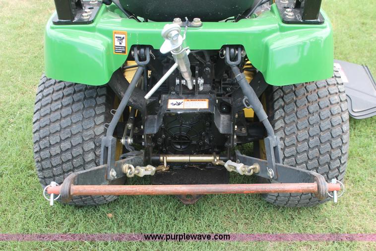 image for item H8151 2004 John Deere 2210 tractor