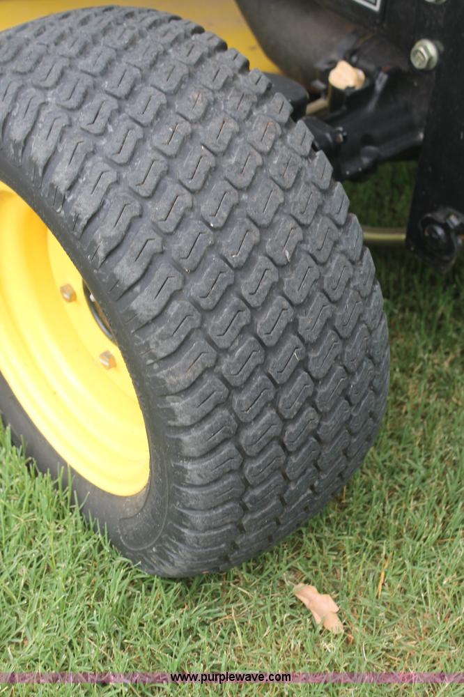 image for item H8151 2004 John Deere 2210 tractor