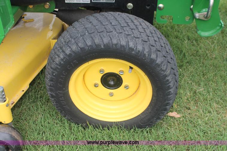 image for item H8151 2004 John Deere 2210 tractor