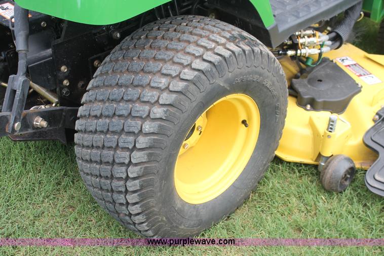image for item H8151 2004 John Deere 2210 tractor