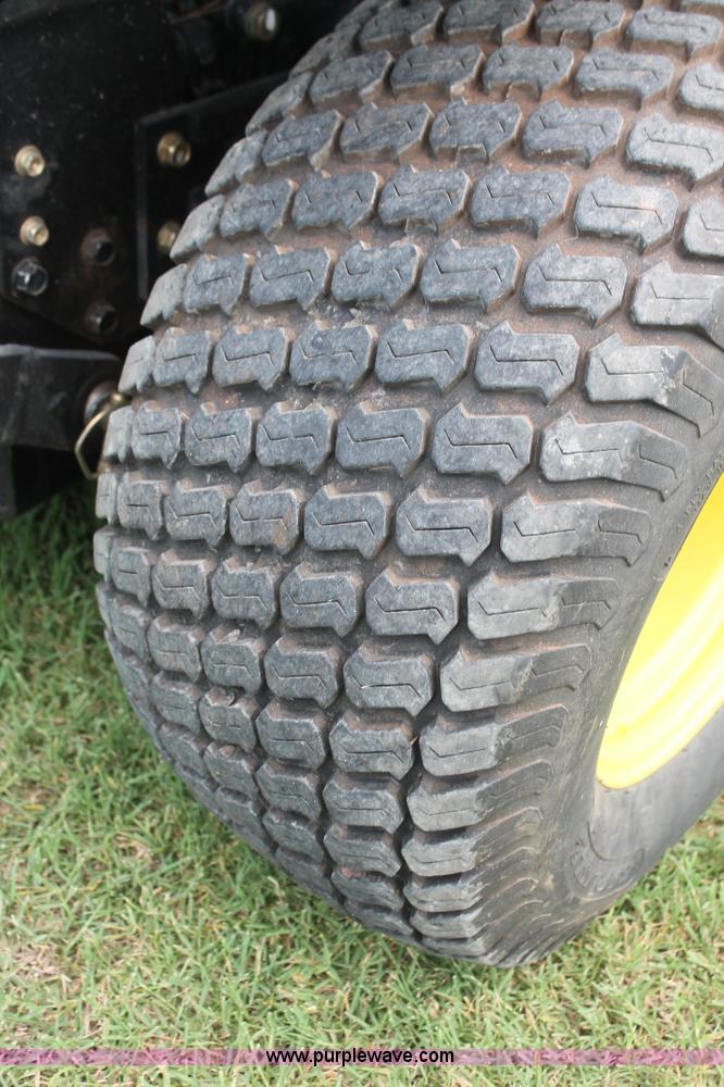 image for item H8151 2004 John Deere 2210 tractor