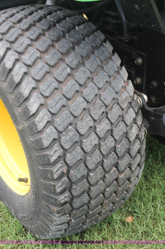 image for item H8151 2004 John Deere 2210 tractor