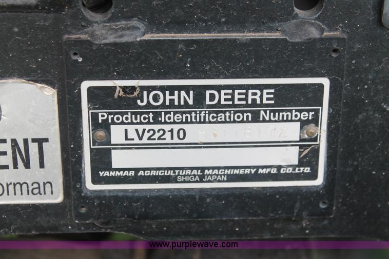 image for item H8151 2004 John Deere 2210 tractor