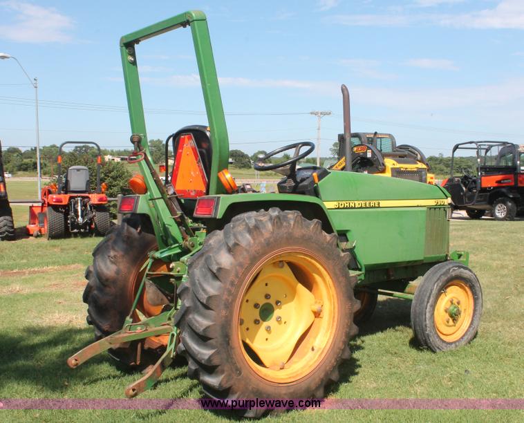 image for item H8152 2002 John Deere 790 tractor
