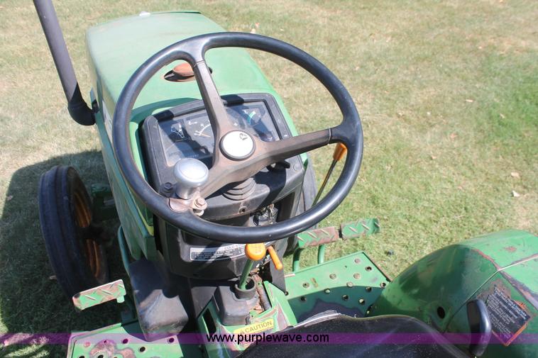 image for item H8152 2002 John Deere 790 tractor