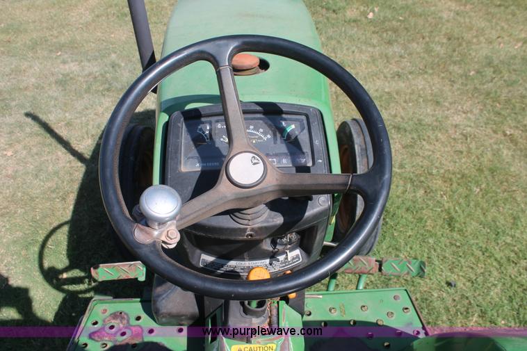 image for item H8152 2002 John Deere 790 tractor