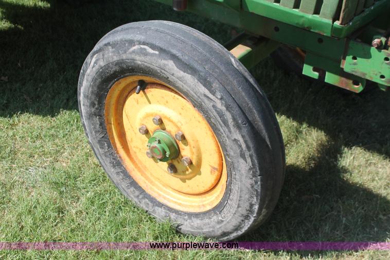 image for item H8152 2002 John Deere 790 tractor