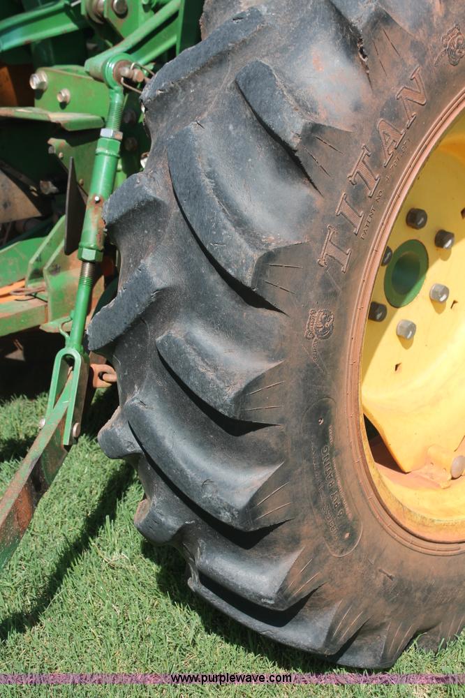 image for item H8152 2002 John Deere 790 tractor