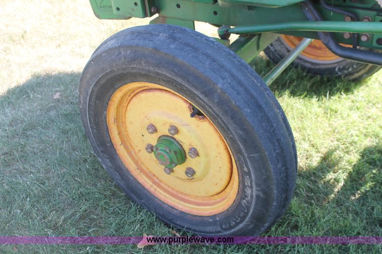 image for item H8152 2002 John Deere 790 tractor