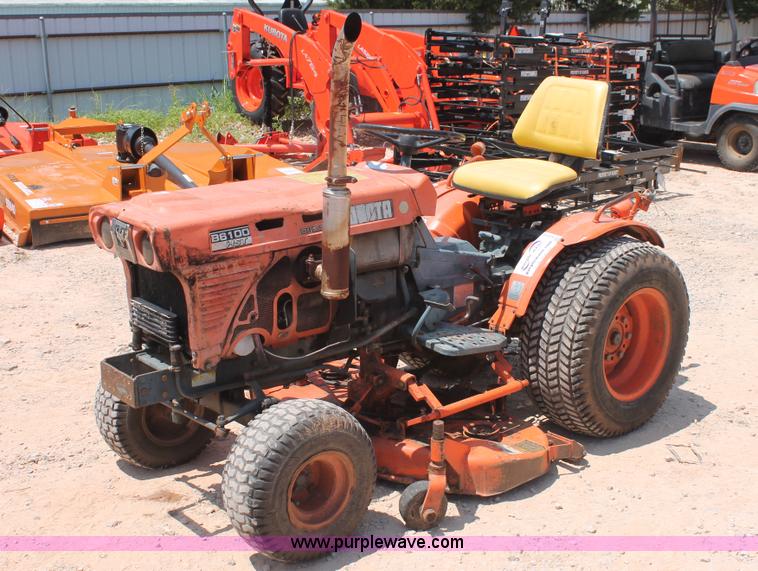 image for item H8156 1982 Kubota B6100HST-E tractor