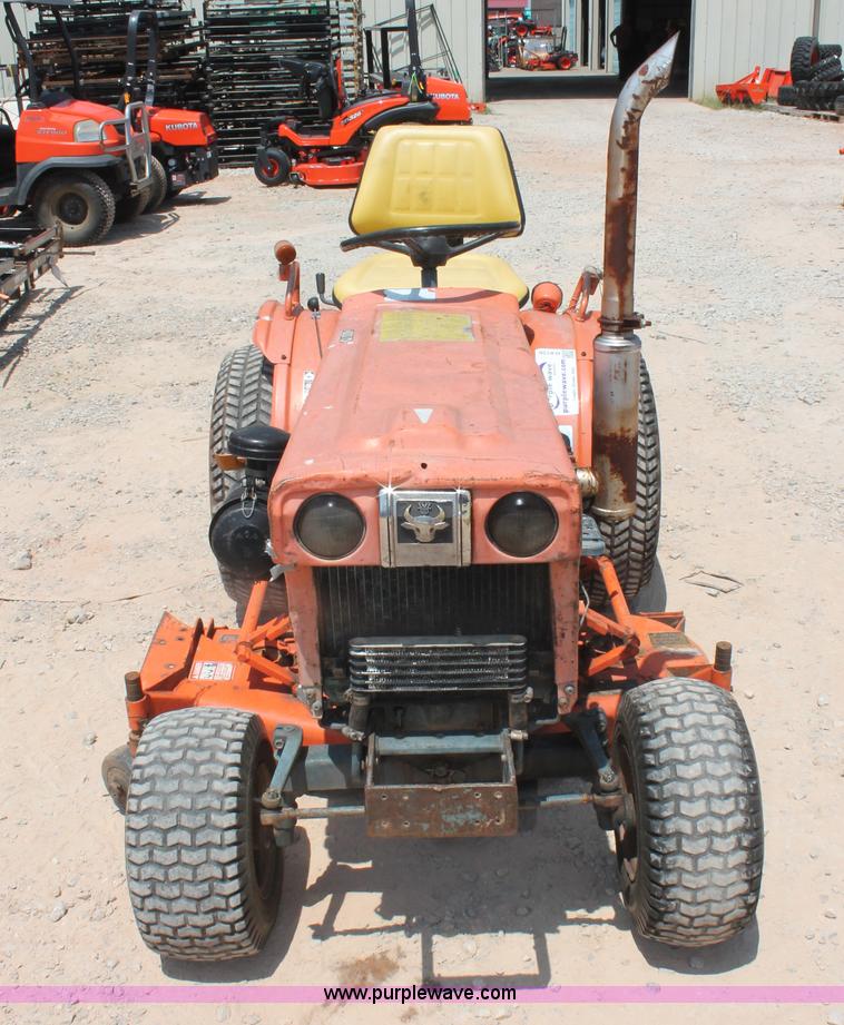 image for item H8156 1982 Kubota B6100HST-E tractor
